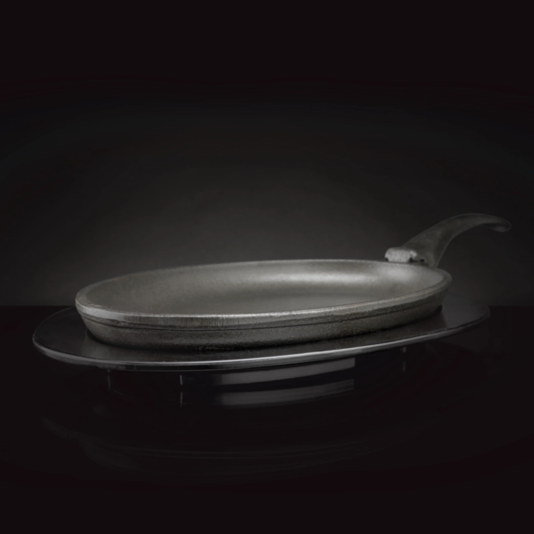 CAST-IRON-SKILLET-Lifestyle-4-1.webp