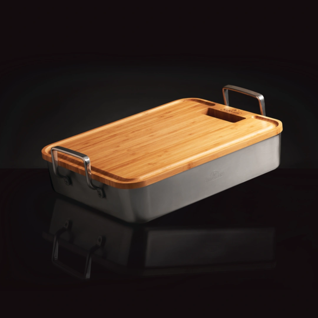 ROASTING-PAN-WITH-CUTTING-BOARD-Lifestyle-1-1.webp